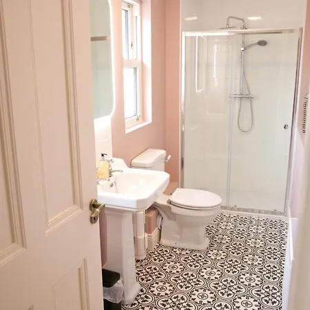 No 1 St George's Terrace. Hébergement de vacances *